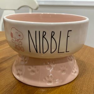 NWT.  Rae Dunn, pedestal, ceramic pet dish.